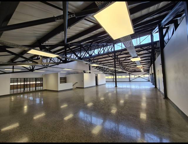 2,458M² WAREHOUSE TO LET IN RIVERSANDS